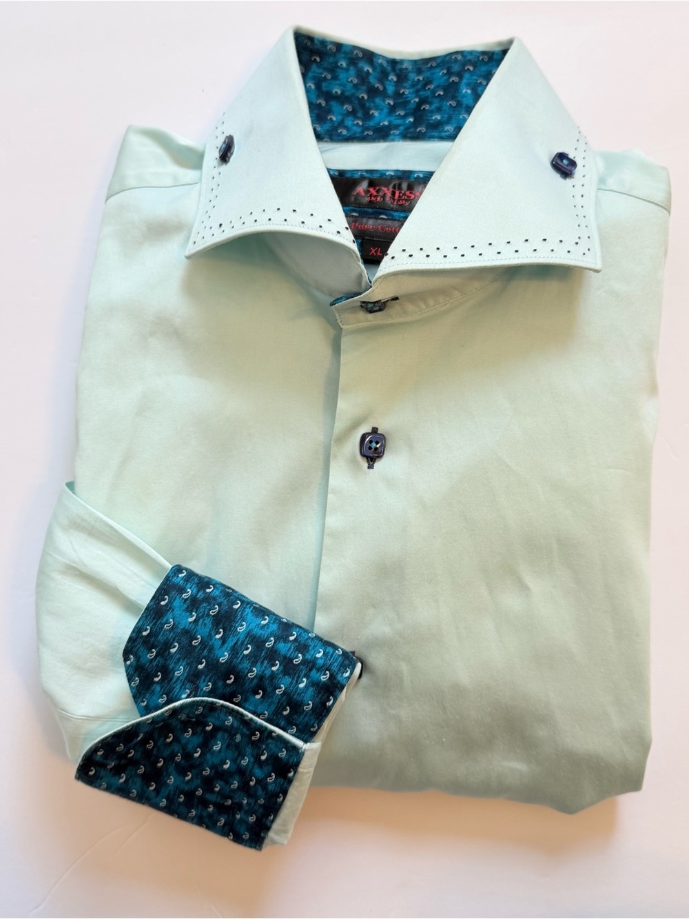 Axxess High Quality Men's Dress Shirt light blue paisley cuff